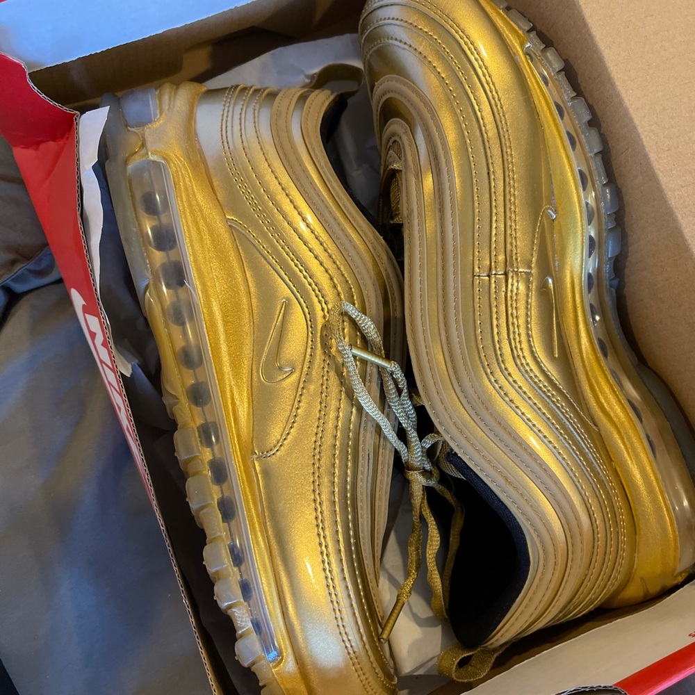 Only wore once . Great shape